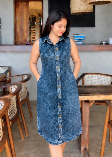 Alternative view of Blue Sleeveless Button Denim Dress